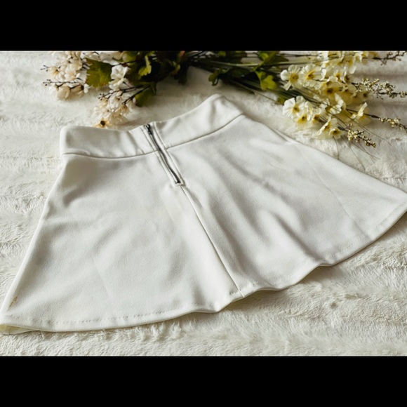 White Skater Skirt with zipper - Picture 2 of 2